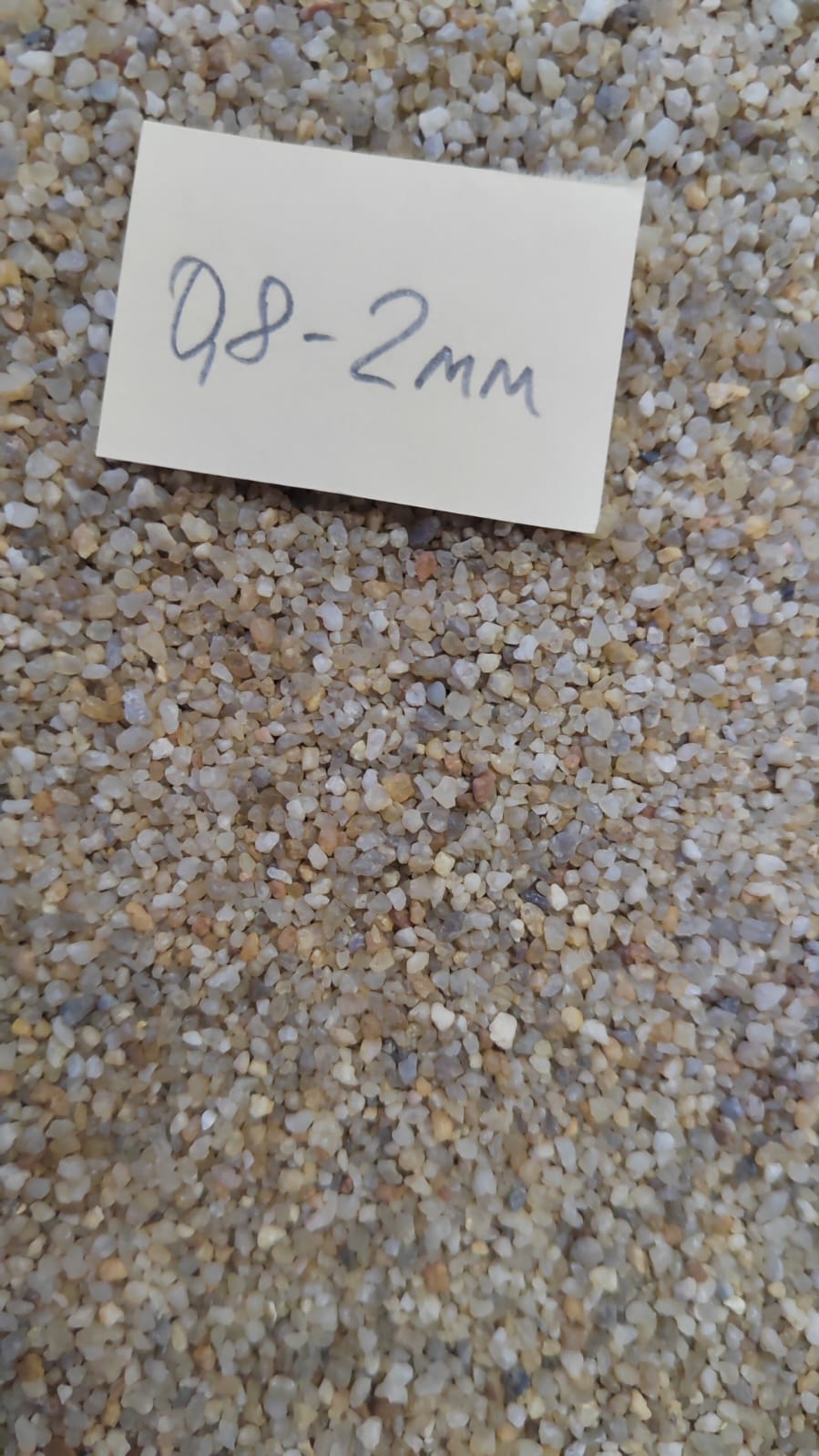 Кварцевый песок для площадок фр. 0,8 - 2 мм.  купить в Москве фото 