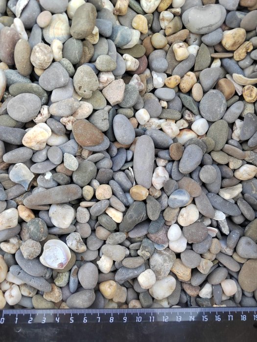 Галька крымская прибрежная фр. 10-20 мм.  купить с доставкой в Москву фото 