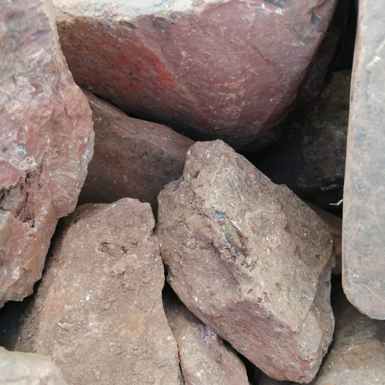 фото Яшма красная  (фр. 70-100 мм)  купить в Москве в интернет-портале 