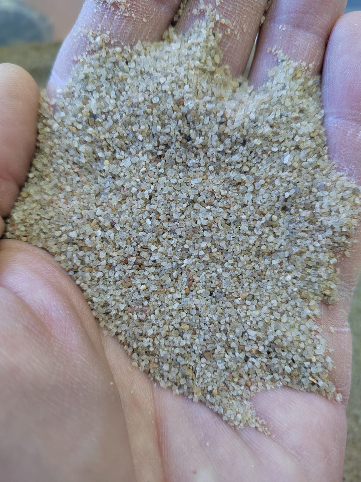 Кварцевый песок для площадок фр. 0,3 - 1 мм.  купить в Москве фото 