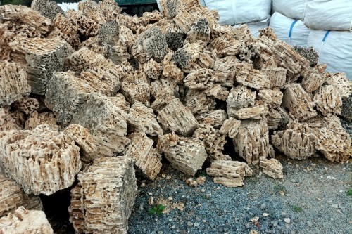  Крымский природный меотис фр. 100-500 мм.  купить в Москве меотис бежевый рыжий молочный желтый ракушечник 4 500 руб/т   фото 