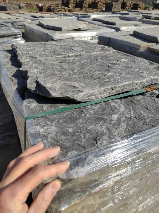  Песчаник галтованный для облицовки (фр. 2-5 см)  купить  в Москве песчник рыжий желтый серый песчаник окатанный речной 6 000 руб/т   фото 