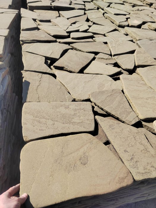  Песчаник пластушка серо-зеленый (3,0 см)  купить  в Москве песчаник серо-зеленый, серый, зеленый песчаник пластушка колотый рваный ландшафтный 7 500 руб/м3   фото 