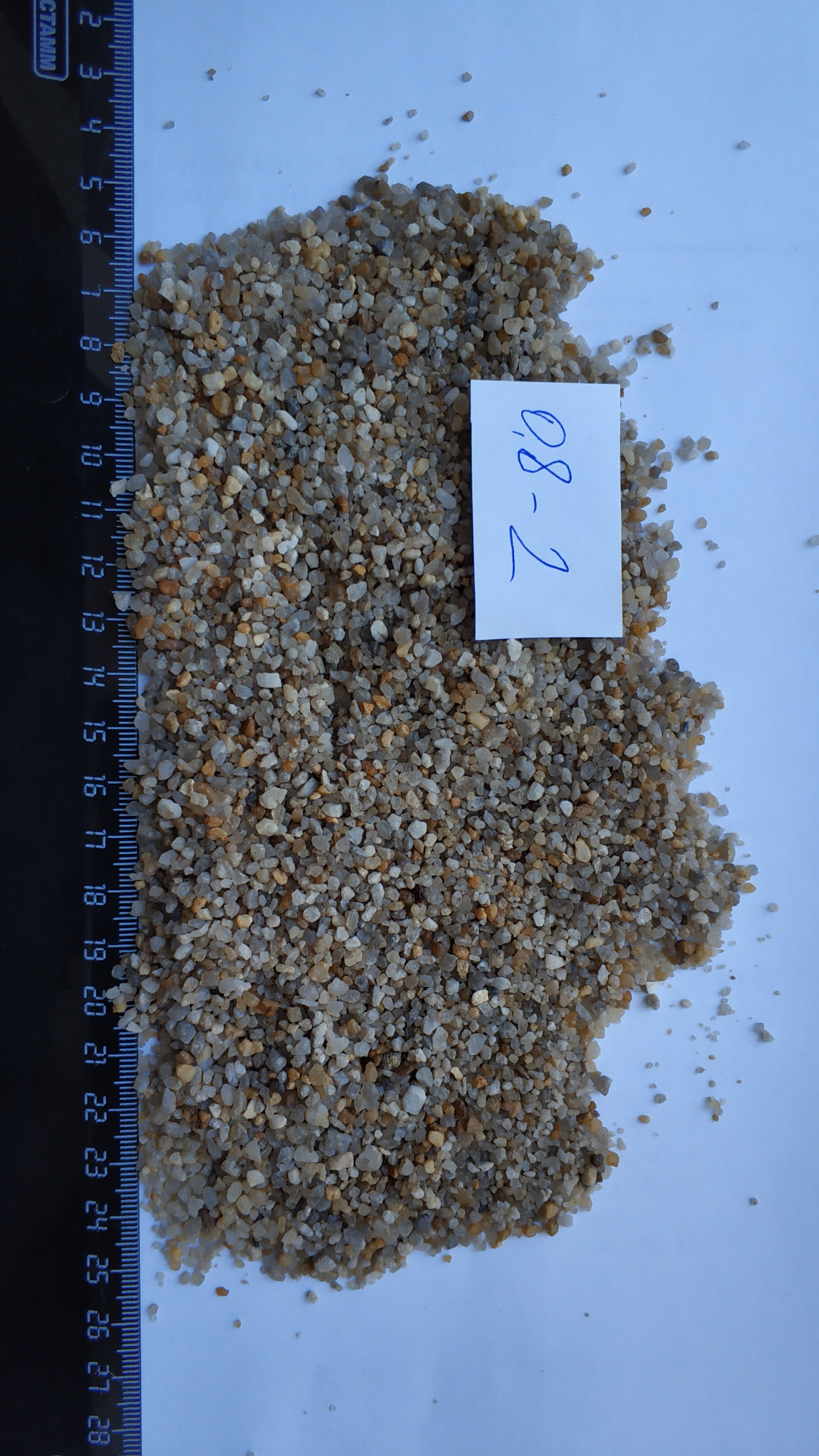 Кварцевый песок для площадок фр. 0,8 - 2 мм.  купить в Москве фото 