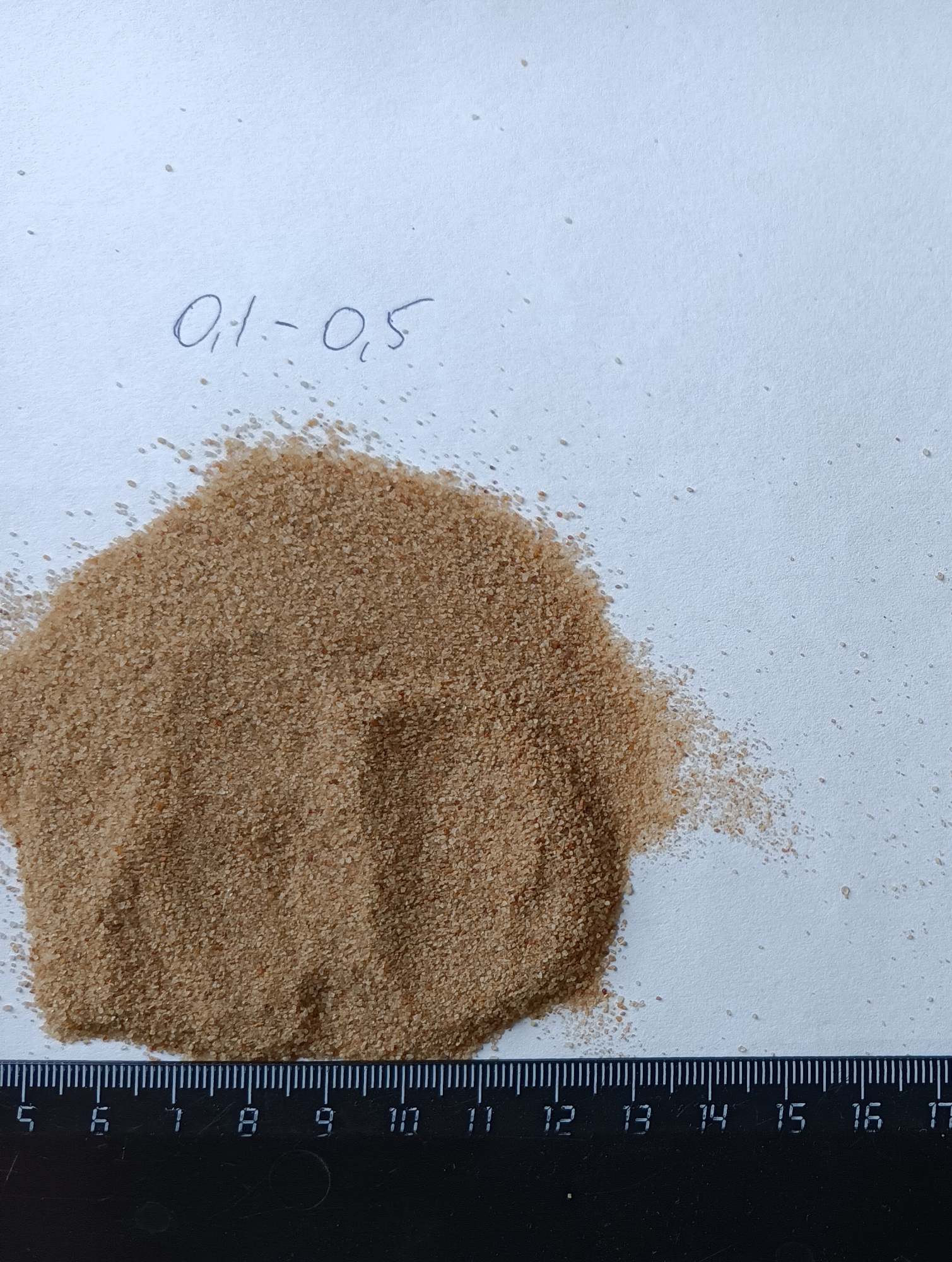 Кварцевый песок для площадок фр. 0,1-0,5 мм.  купить в Москве фото 