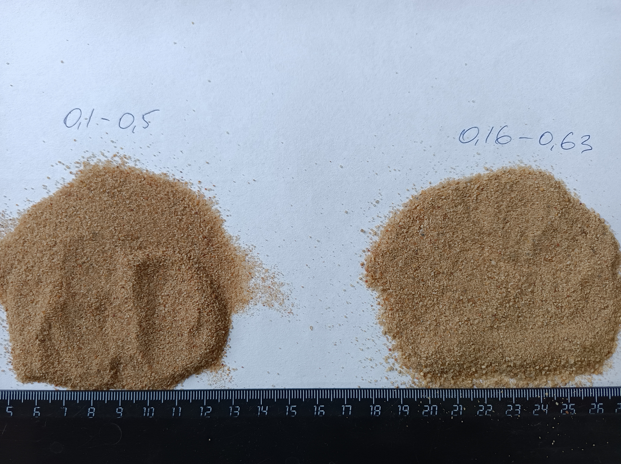 Кварцевый песок для площадок фр. 0,16-0,63 мм.  купить в Москве фото 