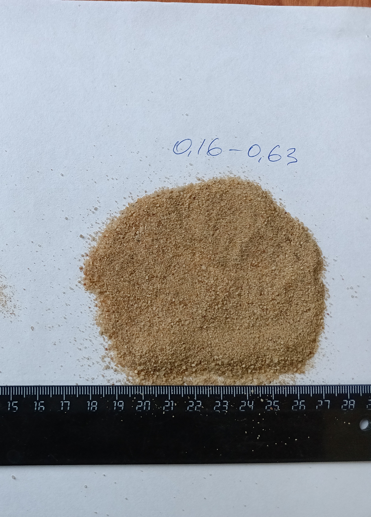 Кварцевый песок для площадок фр. 0,16-0,63 мм.  купить в Москве фото 